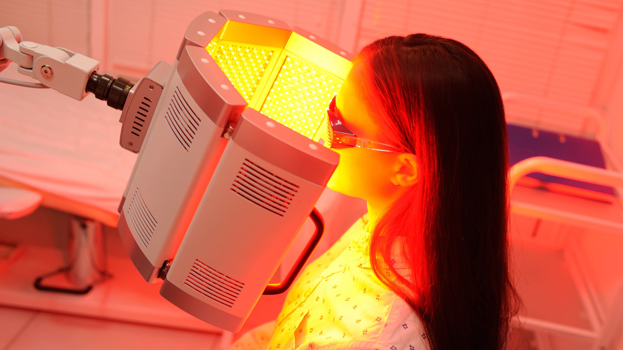 a-comprehensive-overview-of-led-light-therapy-live-more